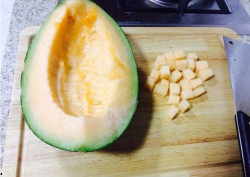 吃完哈密瓜可以吃鸽子吗,探索两者搭配的奇妙口感